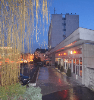    Tento nefajčiarsky aparthotel má okrem
                                kasína aj reštauráciu a bar/lounge.